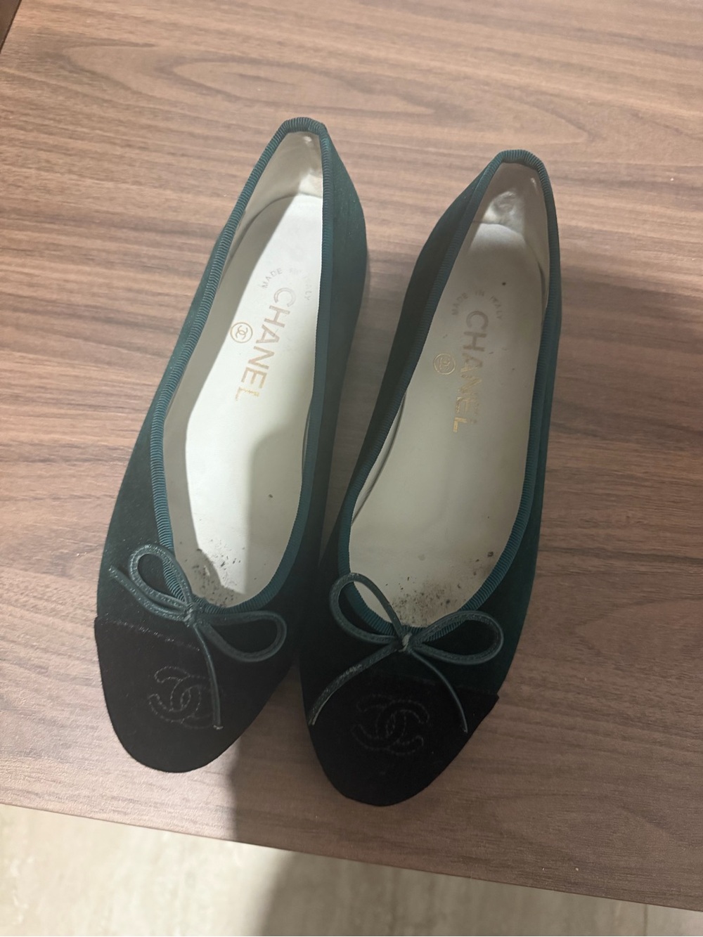 Chanel Womens Black And Green Velvet Ballet Flats with Bow